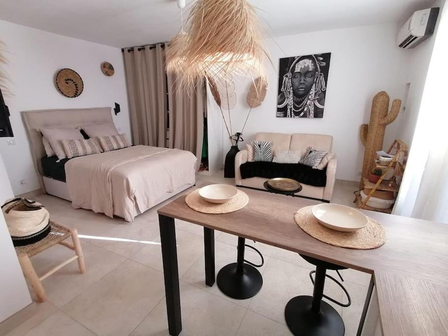 Apartamento Superbe Studio Ethnique Hyères Exterior foto